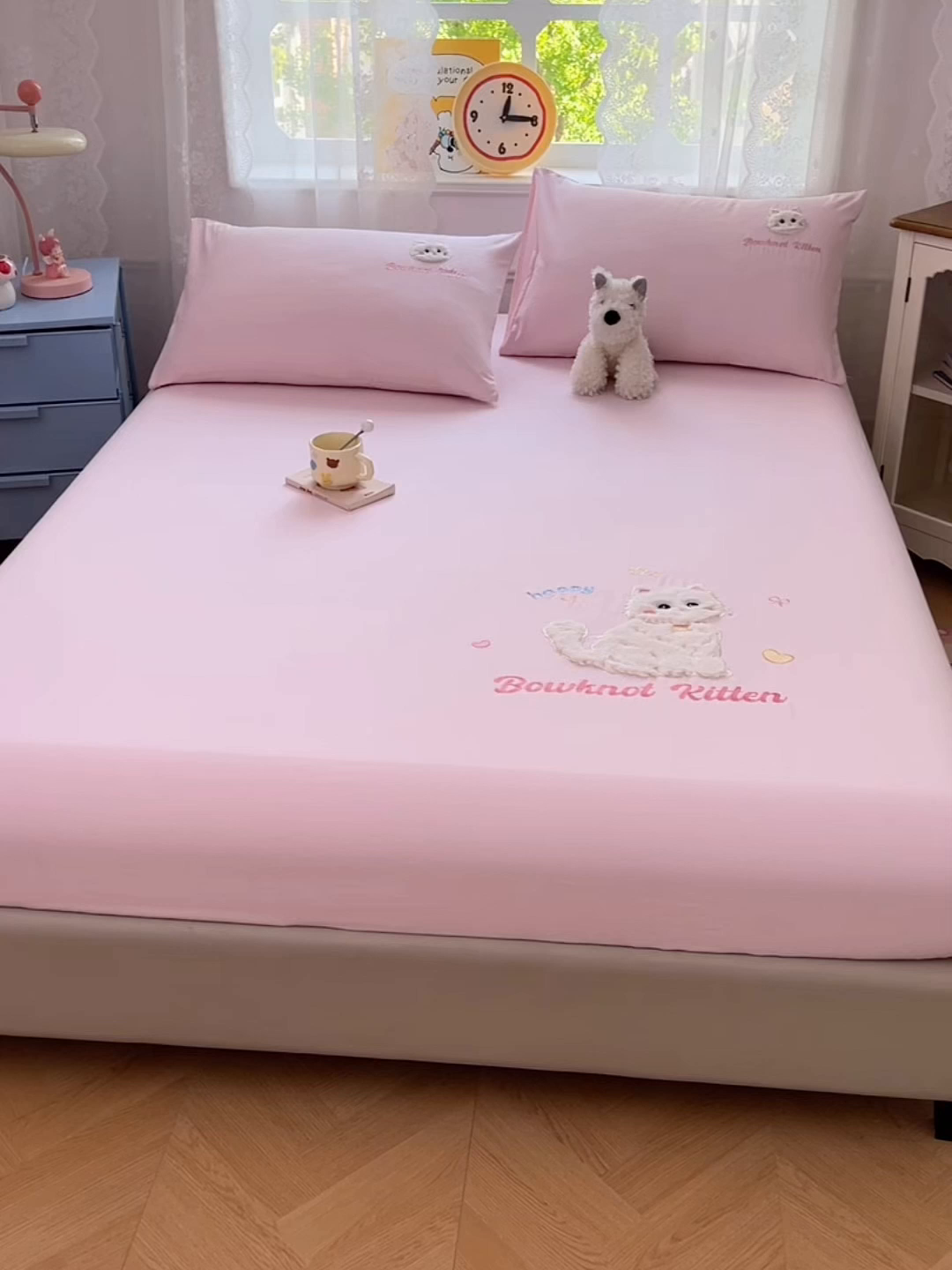91家纺网 家纺一手货源 找家纺 梦舒羽 2025春夏新款兔毛贴布绣卡通ins风水洗棉床笠学生宿舍床罩床垫保护垫三件套（带买家秀） 呆萌奶猫-浪漫粉