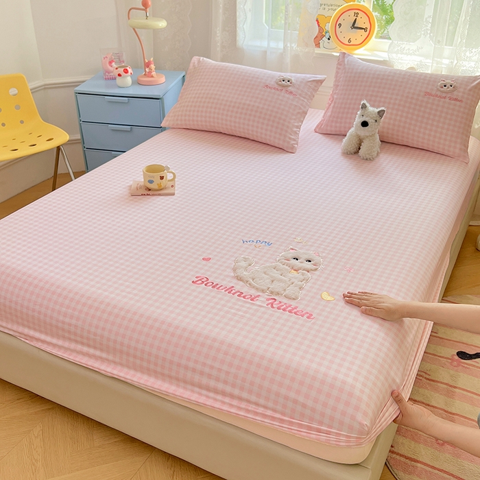 91家纺网 家纺一手货源 找家纺 梦舒羽 2025春夏新款兔毛贴布绣卡通ins风水洗棉床笠学生宿舍床罩床垫保护垫三件套（带买家秀） 呆萌奶猫-心动粉格