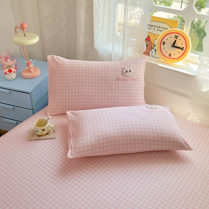 91家纺网 家纺一手货源 找家纺 梦舒羽 2025春夏新款兔毛贴布绣卡通ins风水洗棉床笠学生宿舍床罩床垫保护垫三件套（带买家秀） 呆萌奶猫-心动粉格