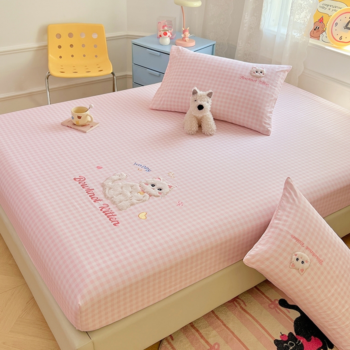 91家纺网 家纺一手货源 找家纺 梦舒羽 2025春夏新款兔毛贴布绣卡通ins风水洗棉床笠学生宿舍床罩床垫保护垫三件套（带买家秀） 呆萌奶猫-心动粉格