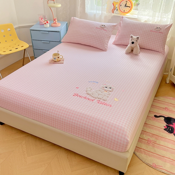 91家纺网 家纺一手货源 找家纺 梦舒羽 2025春夏新款兔毛贴布绣卡通ins风水洗棉床笠学生宿舍床罩床垫保护垫三件套（带买家秀） 呆萌奶猫-心动粉格
