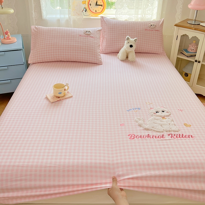 梦舒羽 2025春夏新款兔毛贴布绣卡通ins风水洗棉床笠学生宿舍床罩床垫保护垫三件套（带买家秀） 呆萌奶猫-心动粉格