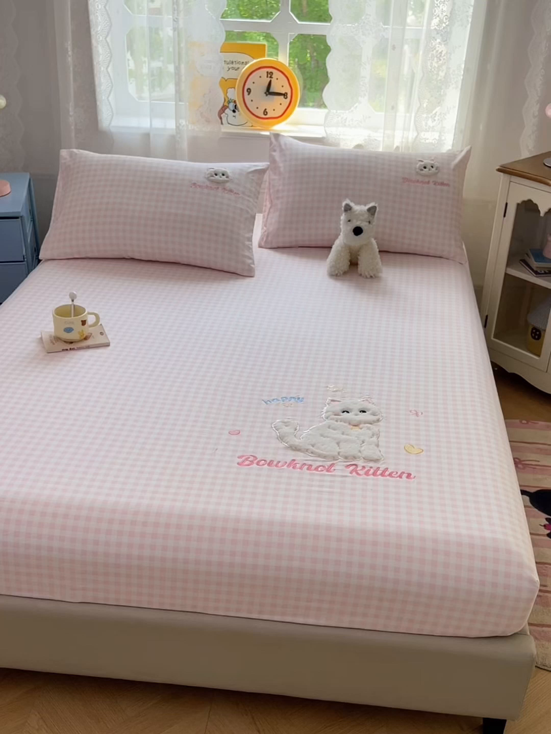 91家纺网 家纺一手货源 找家纺 梦舒羽 2025春夏新款兔毛贴布绣卡通ins风水洗棉床笠学生宿舍床罩床垫保护垫三件套（带买家秀） 呆萌奶猫-心动粉格