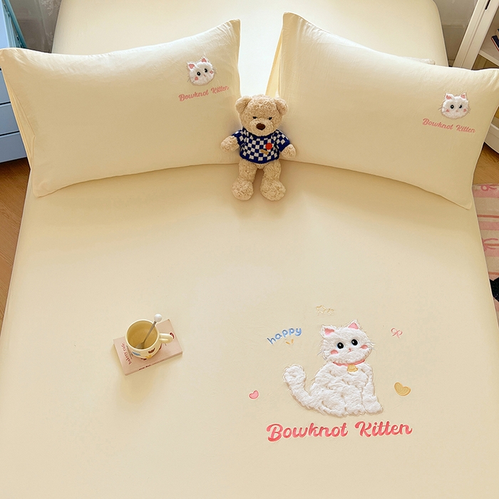 91家纺网 家纺一手货源 找家纺 梦舒羽 2025春夏新款兔毛贴布绣卡通ins风水洗棉床笠学生宿舍床罩床垫保护垫三件套（带买家秀） 呆萌奶猫-芝士黄