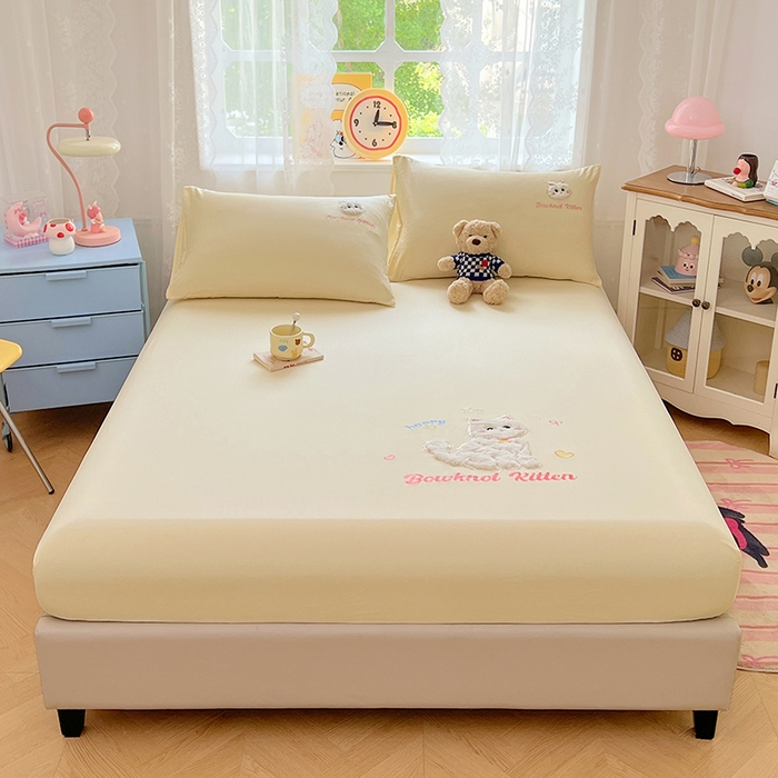 91家纺网 家纺一手货源 找家纺 梦舒羽 2025春夏新款兔毛贴布绣卡通ins风水洗棉床笠学生宿舍床罩床垫保护垫三件套（带买家秀） 呆萌奶猫-芝士黄