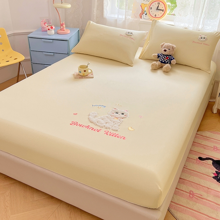 91家纺网 家纺一手货源 找家纺 梦舒羽 2025春夏新款兔毛贴布绣卡通ins风水洗棉床笠学生宿舍床罩床垫保护垫三件套（带买家秀） 呆萌奶猫-芝士黄