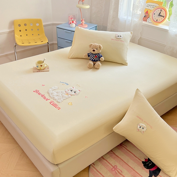 91家纺网 家纺一手货源 找家纺 梦舒羽 2025春夏新款兔毛贴布绣卡通ins风水洗棉床笠学生宿舍床罩床垫保护垫三件套（带买家秀） 呆萌奶猫-芝士黄