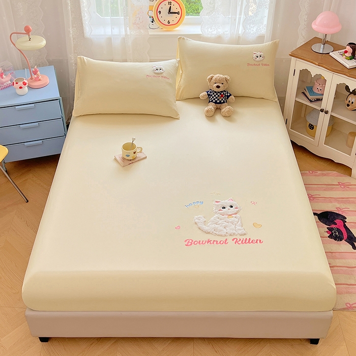 91家纺网 家纺一手货源 找家纺 梦舒羽 2025春夏新款兔毛贴布绣卡通ins风水洗棉床笠学生宿舍床罩床垫保护垫三件套（带买家秀） 呆萌奶猫-芝士黄