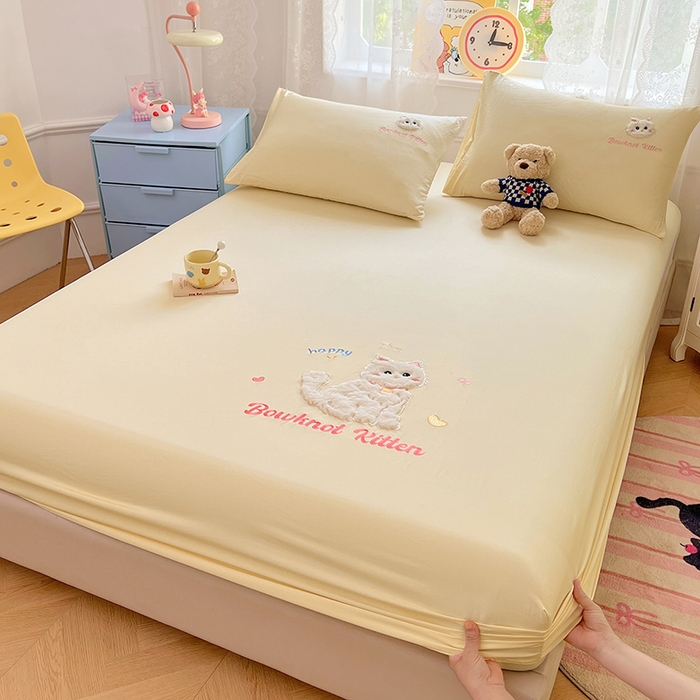 91家纺网 家纺一手货源 找家纺 梦舒羽 2025春夏新款兔毛贴布绣卡通ins风水洗棉床笠学生宿舍床罩床垫保护垫三件套（带买家秀） 呆萌奶猫-芝士黄