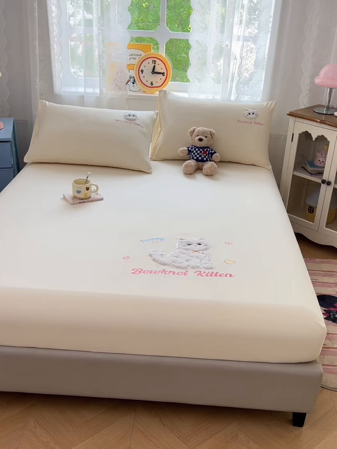 91家纺网 家纺一手货源 找家纺 梦舒羽 2025春夏新款兔毛贴布绣卡通ins风水洗棉床笠学生宿舍床罩床垫保护垫三件套（带买家秀） 呆萌奶猫-芝士黄
