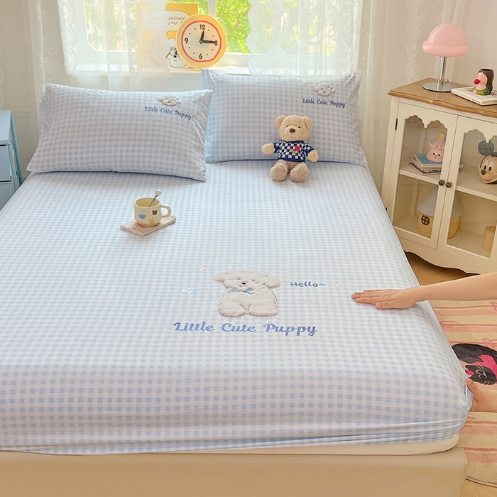 91家纺网 家纺一手货源 找家纺 梦舒羽 2025春夏新款兔毛贴布绣卡通ins风水洗棉床笠学生宿舍床罩床垫保护垫三件套（带买家秀） 萌萌幸运汪-冰川蓝格