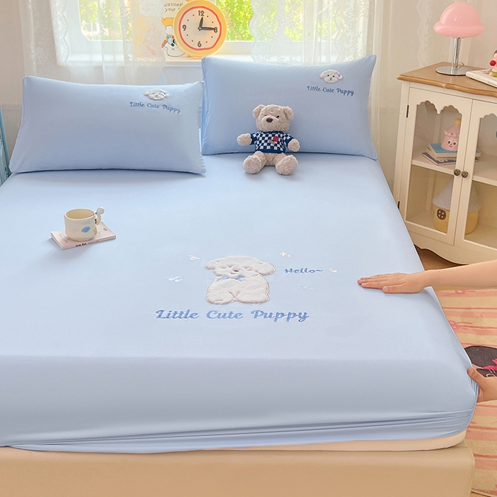 91家纺网 家纺一手货源 找家纺 梦舒羽 2025春夏新款兔毛贴布绣卡通ins风水洗棉床笠学生宿舍床罩床垫保护垫三件套（带买家秀） 萌萌幸运汪-海盐兰