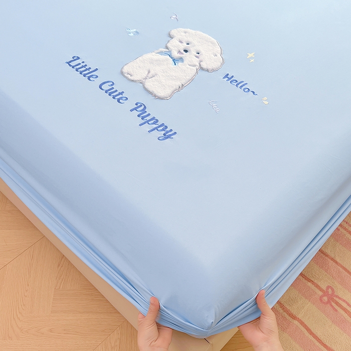 91家纺网 家纺一手货源 找家纺 梦舒羽 2025春夏新款兔毛贴布绣卡通ins风水洗棉床笠学生宿舍床罩床垫保护垫三件套（带买家秀） 萌萌幸运汪-海盐兰