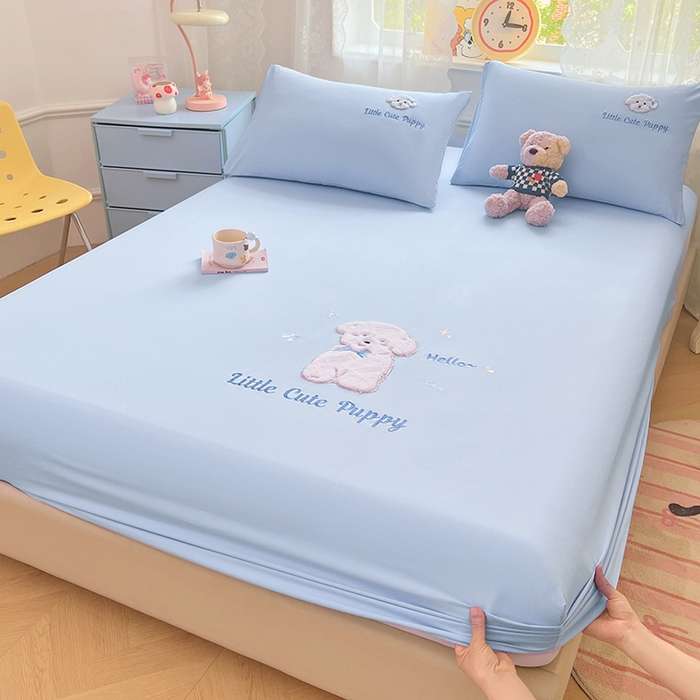 91家纺网 家纺一手货源 找家纺 梦舒羽 2025春夏新款兔毛贴布绣卡通ins风水洗棉床笠学生宿舍床罩床垫保护垫三件套（带买家秀） 萌萌幸运汪-海盐兰