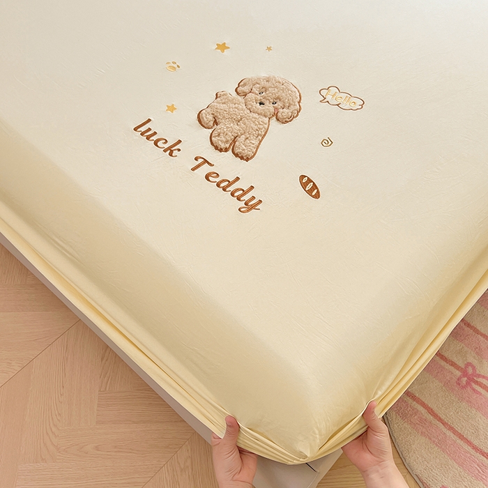 91家纺网 家纺一手货源 找家纺 梦舒羽 2025春夏新款兔毛贴布绣卡通ins风水洗棉床笠学生宿舍床罩床垫保护垫三件套（带买家秀） 泰迪卷卷-芝士黄