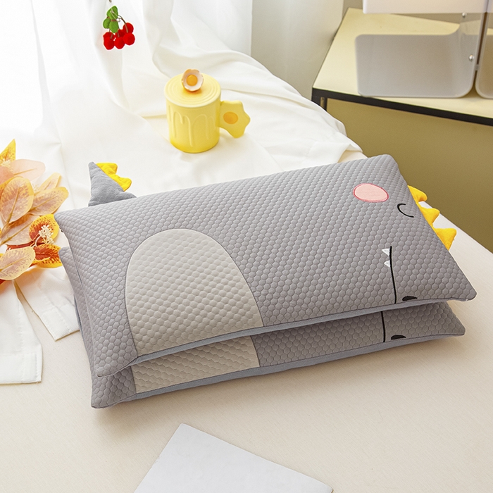 91家纺网 家纺一手货源 找家纺 织布人 2025春夏新款荞麦枕头夏凉感卡通贴布绣小恐龙儿童学生防出汗专用枕芯单枕芯 夏凉卡通-贴布绣小恐龙灰色 30x50cm/只