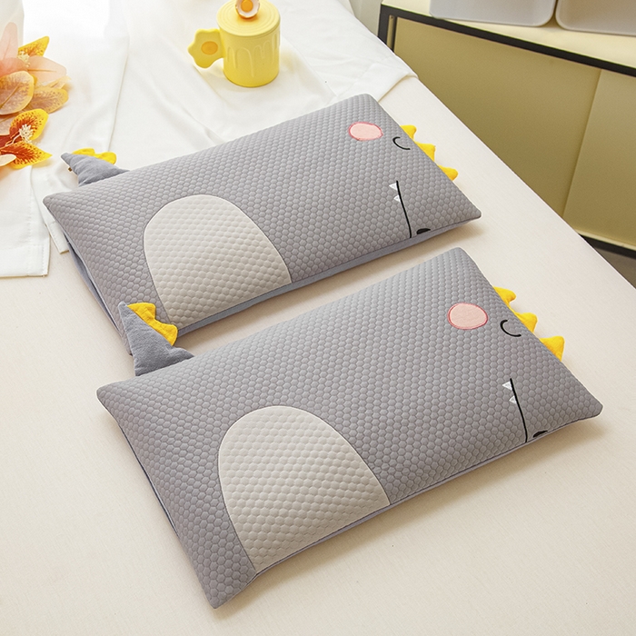 91家纺网 家纺一手货源 找家纺 织布人 2025春夏新款荞麦枕头夏凉感卡通贴布绣小恐龙儿童学生防出汗专用枕芯单枕芯 夏凉卡通-贴布绣小恐龙灰色 30x50cm/只