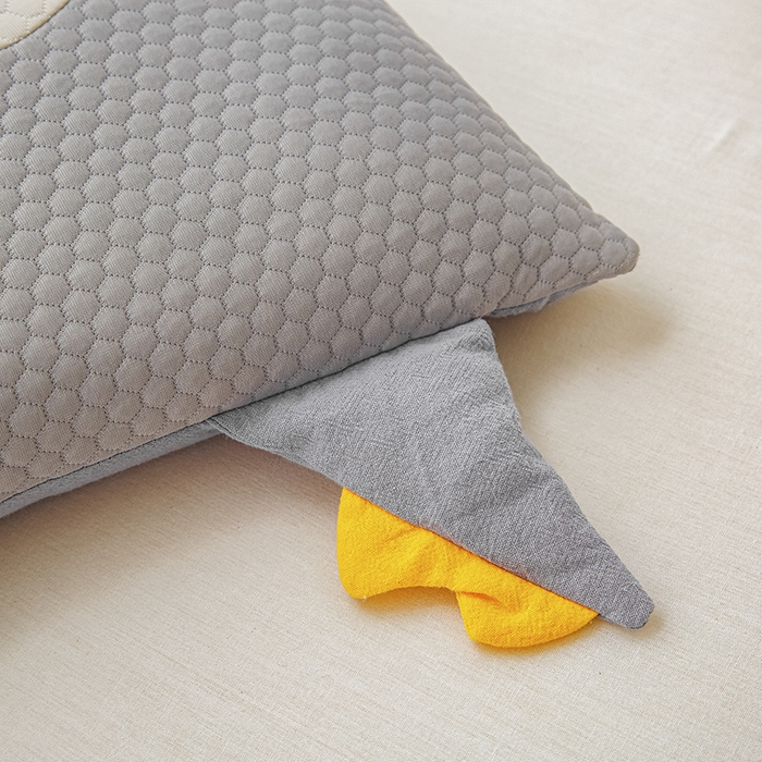 91家纺网 家纺一手货源 找家纺 织布人 2025春夏新款荞麦枕头夏凉感卡通贴布绣小恐龙儿童学生防出汗专用枕芯单枕芯 夏凉卡通-贴布绣小恐龙灰色 30x50cm/只