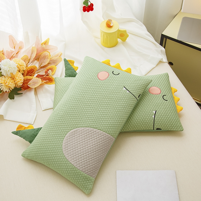 91家纺网 家纺一手货源 找家纺 织布人 2025春夏新款荞麦枕头夏凉感卡通贴布绣小恐龙儿童学生防出汗专用枕芯单枕芯 夏凉卡通-贴布绣小恐龙绿色 30x50cm/只