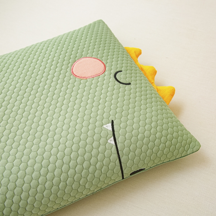 91家纺网 家纺一手货源 找家纺 织布人 2025春夏新款荞麦枕头夏凉感卡通贴布绣小恐龙儿童学生防出汗专用枕芯单枕芯 夏凉卡通-贴布绣小恐龙绿色 30x50cm/只