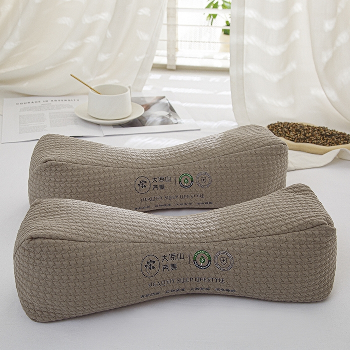 91家纺网 家纺一手货源 找家纺 织布人 2025春夏新款荞麦枕直播爆款升级款针织反弓立体大凉山荞麦枕头硬枕芯单枕芯 升级立体颈椎腰垫枕-灰色 40x15x8cm/只