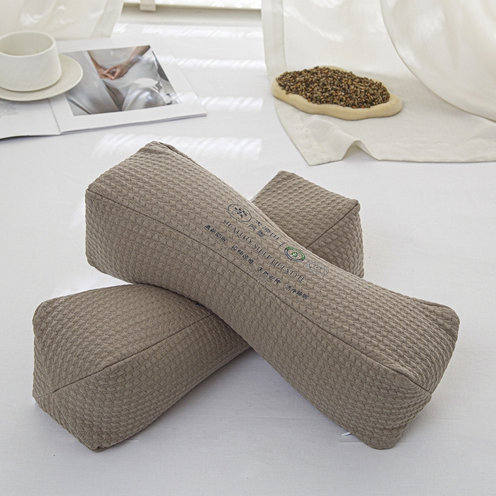 91家纺网 家纺一手货源 找家纺 织布人 2025春夏新款荞麦枕直播爆款升级款针织反弓立体大凉山荞麦枕头硬枕芯单枕芯 升级立体颈椎腰垫枕-灰色 40x15x8cm/只