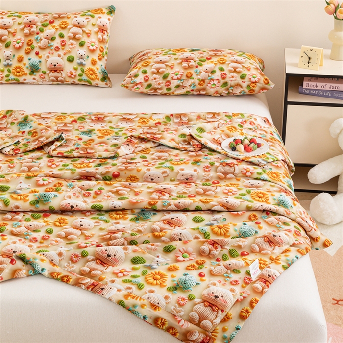 91家纺网 家纺一手货源 找家纺 天瑜家纺 2025新款5D印花棉绸卡通夏被 5D毛线小熊黄