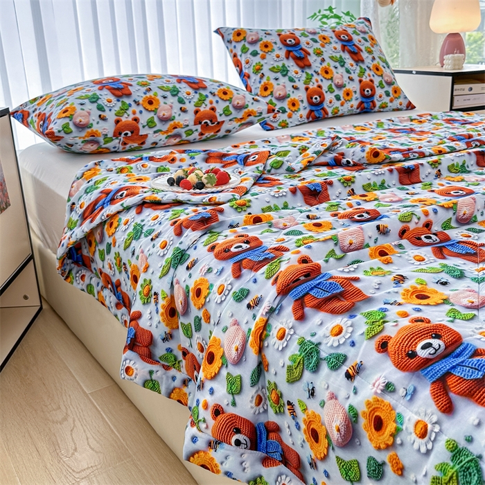 91家纺网 家纺一手货源 找家纺 天瑜家纺 2025新款5D印花棉绸卡通夏被 5D桔色小熊