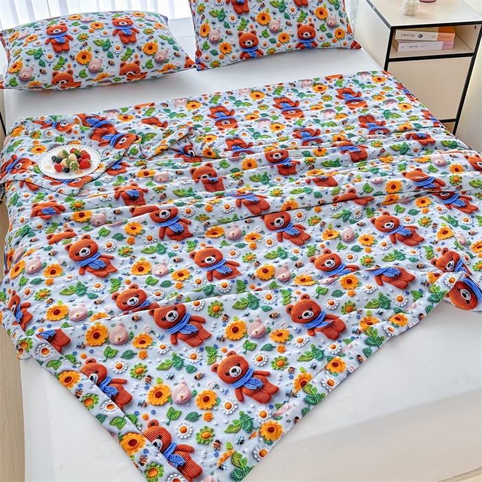 91家纺网 家纺一手货源 找家纺 天瑜家纺 2025新款5D印花棉绸卡通夏被 5D桔色小熊
