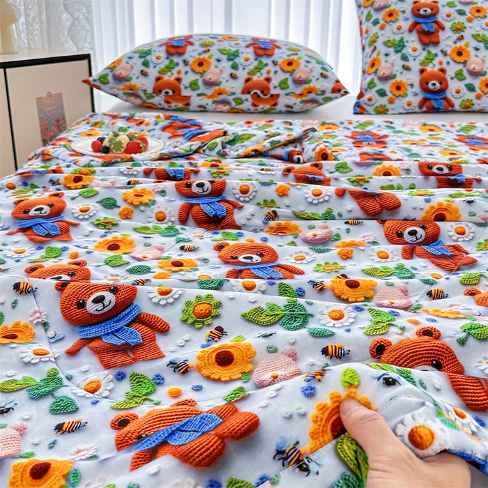 91家纺网 家纺一手货源 找家纺 天瑜家纺 2025新款5D印花棉绸卡通夏被 5D桔色小熊