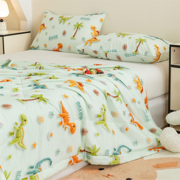 91家纺网 家纺一手货源 找家纺 天瑜家纺 2025新款5D印花棉绸卡通夏被 5D恐龙乐园