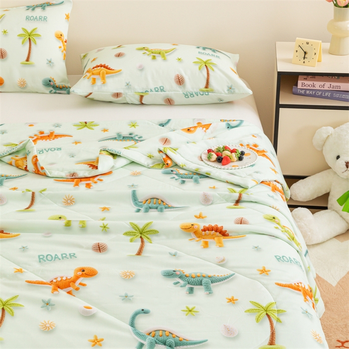 91家纺网 家纺一手货源 找家纺 天瑜家纺 2025新款5D印花棉绸卡通夏被 5D恐龙乐园