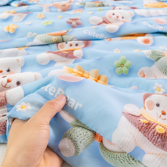 91家纺网 家纺一手货源 找家纺 天瑜家纺 2025新款5D印花棉绸卡通夏被 5D小白熊