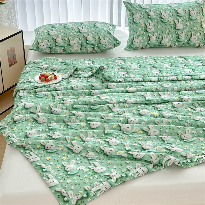 91家纺网 家纺一手货源 找家纺 天瑜家纺 2025新款5D印花棉绸卡通夏被 5D小兔子