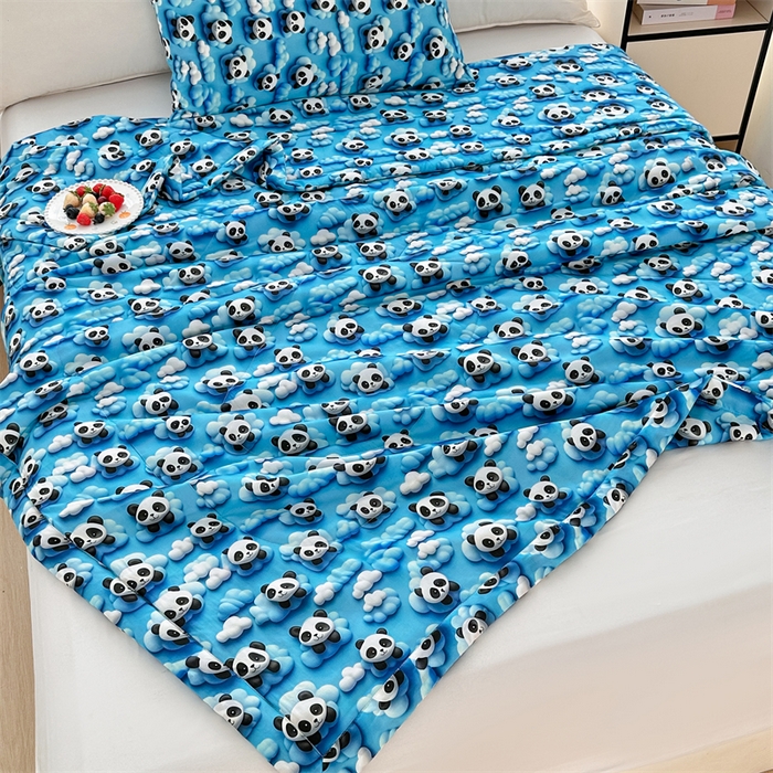 91家纺网 家纺一手货源 找家纺 天瑜家纺 2025新款5D印花棉绸卡通夏被 5D熊猫蓝