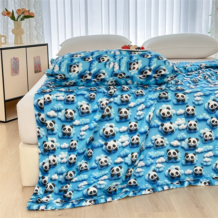 91家纺网 家纺一手货源 找家纺 天瑜家纺 2025新款5D印花棉绸卡通夏被 5D熊猫蓝