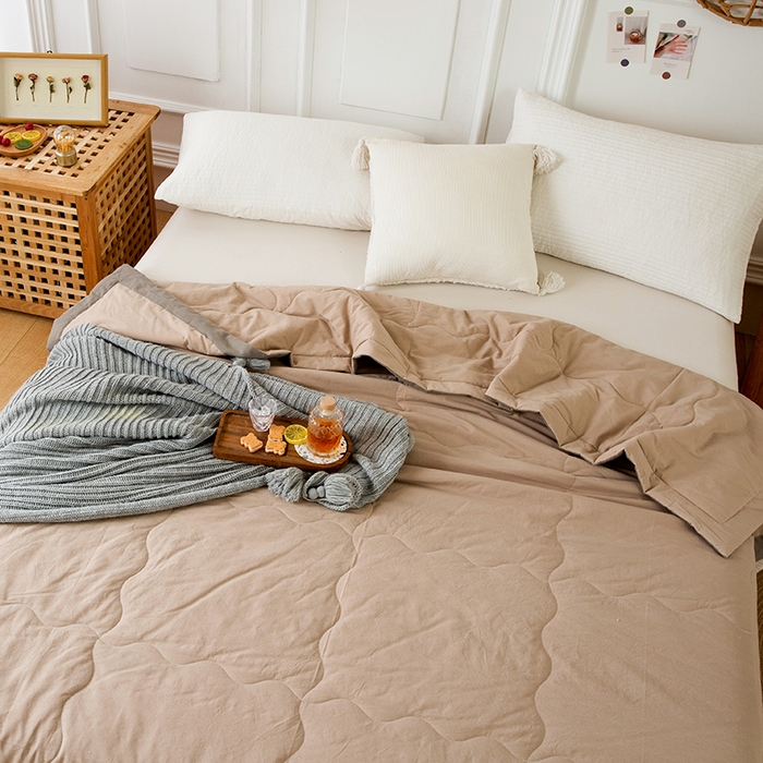 91家纺网 家纺一手货源 找家纺 天瑜家纺 2025新款全棉纯色水洗棉夏被被子被芯 卡其