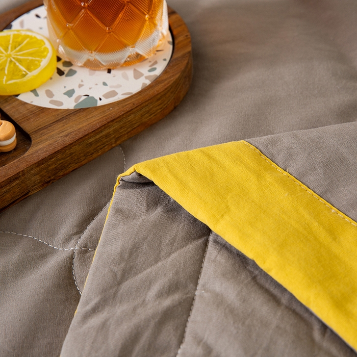 91家纺网 家纺一手货源 找家纺 天瑜家纺 2025新款全棉纯色水洗棉夏被被子被芯 绅士灰-黄