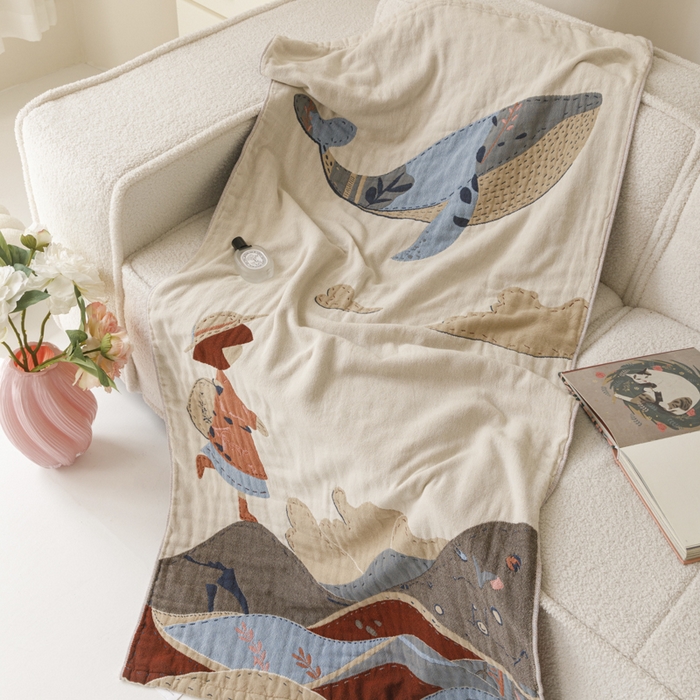 91家纺网 家纺一手货源 找家纺 爱港家纺 2025新款全棉全彩纱浴巾 披肩毯 午睡纱布毯 浴巾-大鱼-女孩 75*150cm/条