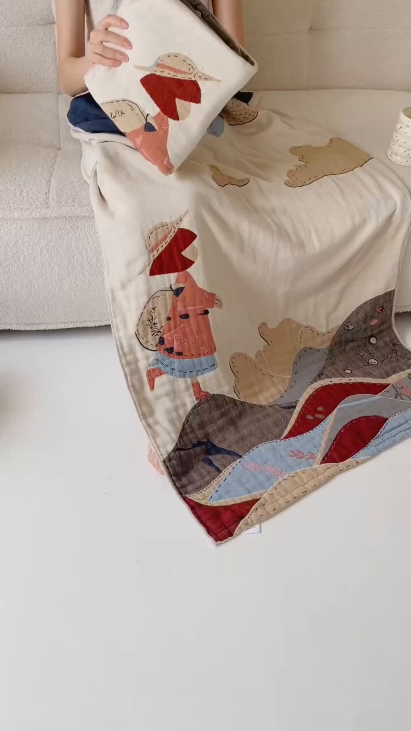 91家纺网 家纺一手货源 找家纺 爱港家纺 2025新款全棉全彩纱浴巾 披肩毯 午睡纱布毯 浴巾-大鱼-女孩 75*150cm/条