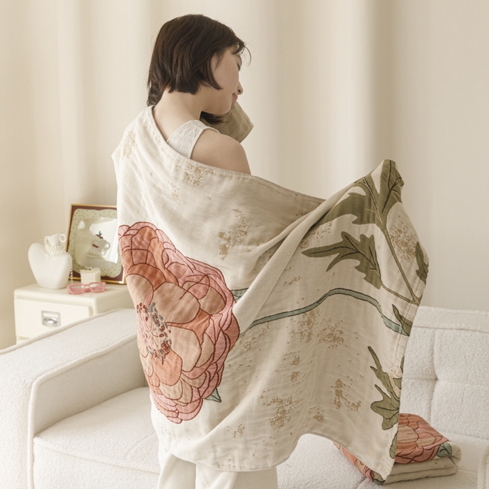 91家纺网 家纺一手货源 找家纺 爱港家纺 2025新款全棉全彩纱浴巾 披肩毯 午睡纱布毯 浴巾-羞花-贵妃 75*150cm/条