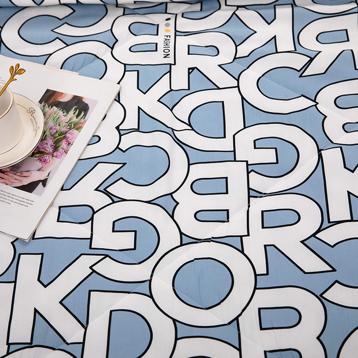 91家纺网 家纺一手货源 找家纺 天瑜家纺 2025新款棉绸夏被苏香绸舒香绸夏凉被人造棉空调被 字母蓝