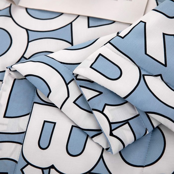 91家纺网 家纺一手货源 找家纺 天瑜家纺 2025新款棉绸夏被苏香绸舒香绸夏凉被人造棉空调被 字母蓝