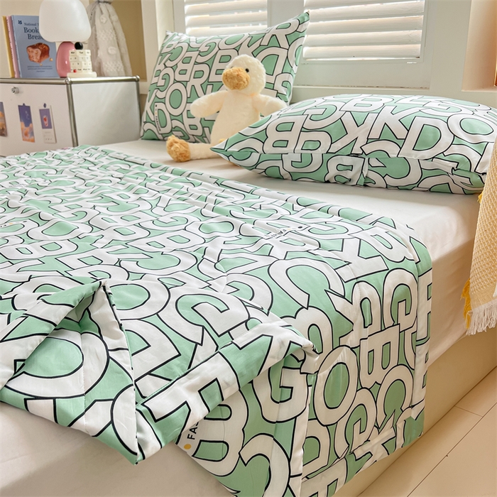 91家纺网 家纺一手货源 找家纺 天瑜家纺 2025新款棉绸夏被苏香绸舒香绸夏凉被人造棉空调被 字母绿