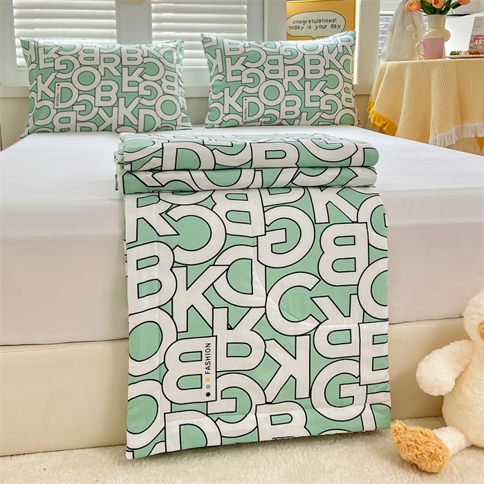 91家纺网 家纺一手货源 找家纺 天瑜家纺 2025新款棉绸夏被苏香绸舒香绸夏凉被人造棉空调被 字母绿