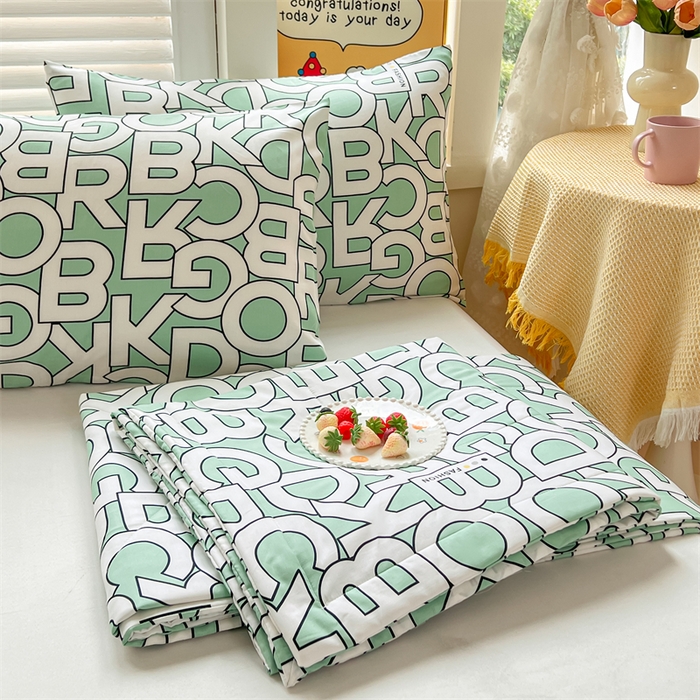 91家纺网 家纺一手货源 找家纺 天瑜家纺 2025新款棉绸夏被苏香绸舒香绸夏凉被人造棉空调被 字母绿