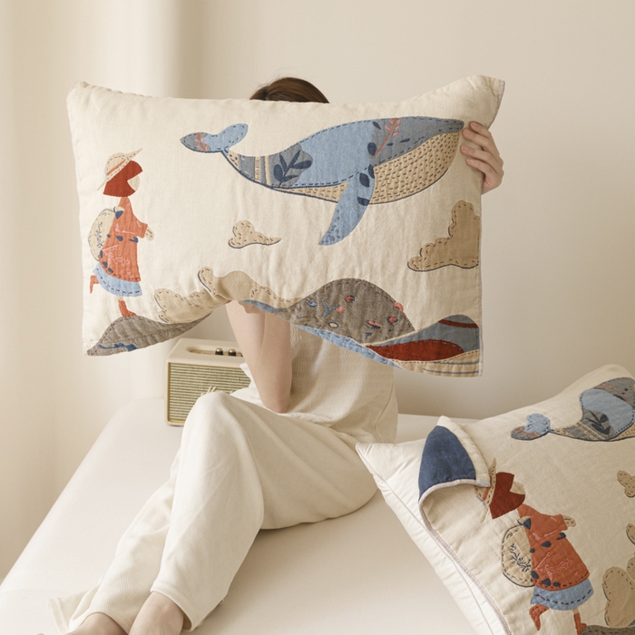 91家纺网 家纺一手货源 找家纺 爱港家纺 2025新款全棉色织纱枕巾 花卉枕头巾 隔热耐脏防滑枕巾 枕巾-大鱼-女孩 52*75cm/对