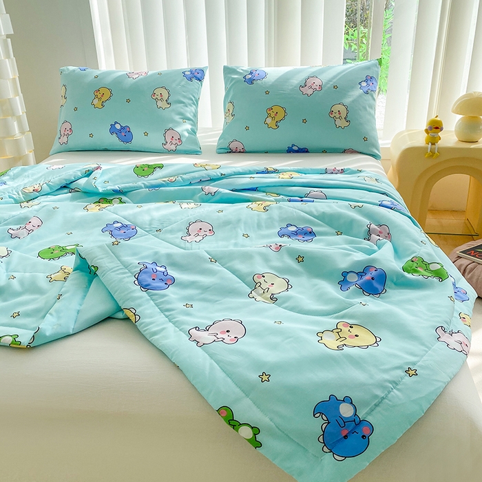 91家纺网 家纺一手货源 找家纺 天瑜家纺 2025新款棉绸夏被苏香绸舒香绸夏凉被人造棉空调被 恐龙宝贝蓝