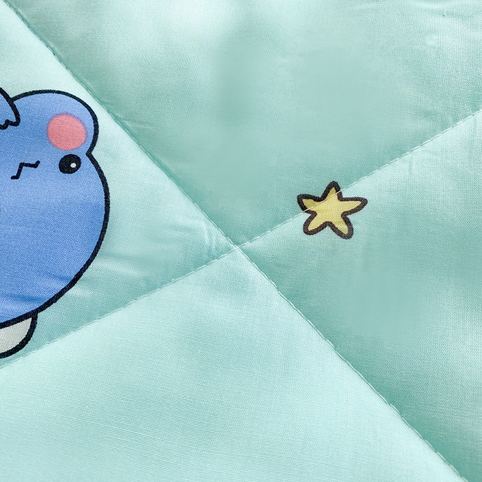 91家纺网 家纺一手货源 找家纺 天瑜家纺 2025新款棉绸夏被苏香绸舒香绸夏凉被人造棉空调被 恐龙宝贝蓝