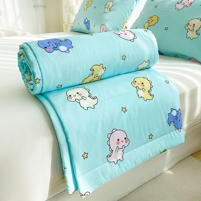 91家纺网 家纺一手货源 找家纺 天瑜家纺 2025新款棉绸夏被苏香绸舒香绸夏凉被人造棉空调被 恐龙宝贝蓝